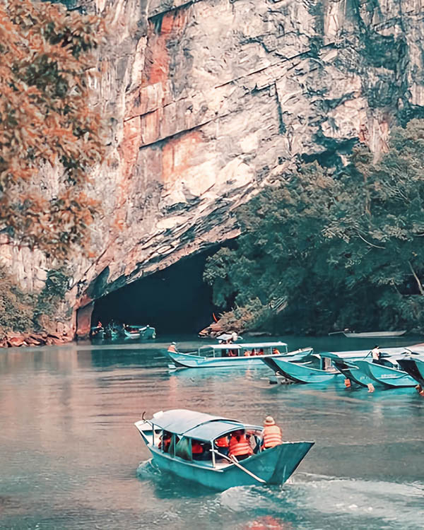 Phong Nha ke bang Local Vietnam travel company