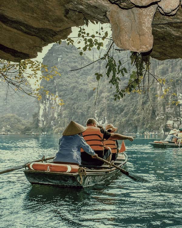 Trang An boating Local Vietnam travel company